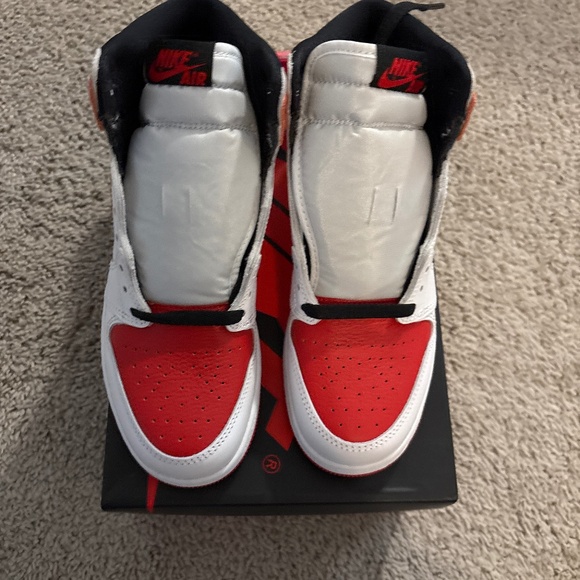 New Air Jordan 1 Retro High OG GS Colorway: White / Universit - Picture 1 of 4